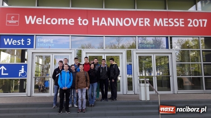 Zdjęcie w galerii na portalu naszraciborz.pl: Uczniowie Mechanika na targach CeMAT w Hanowerze  wiadomości z regionu