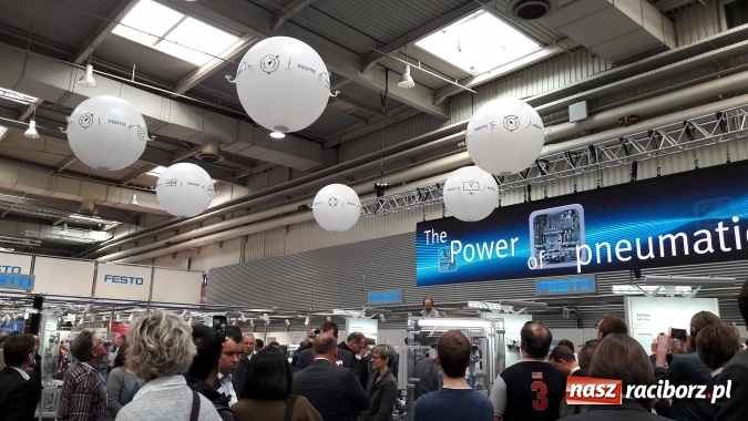 Zdjęcie w galerii na portalu naszraciborz.pl: Uczniowie Mechanika na targach CeMAT w Hanowerze  wiadomości z regionu