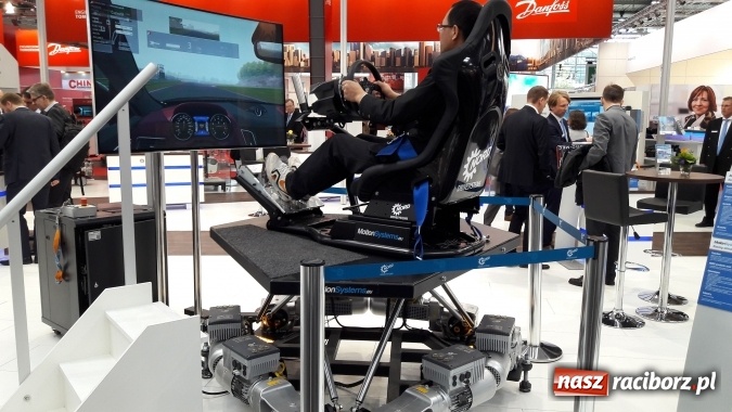 Zdjęcie w galerii na portalu naszraciborz.pl: Uczniowie Mechanika na targach CeMAT w Hanowerze  wiadomości z regionu