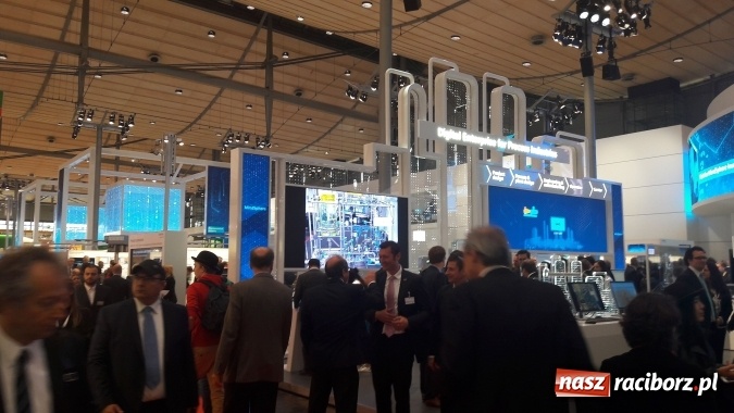 Zdjęcie w galerii na portalu naszraciborz.pl: Uczniowie Mechanika na targach CeMAT w Hanowerze  wiadomości z regionu