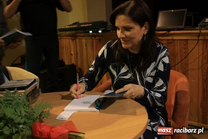 Zdjęcie w galerii na portalu naszraciborz.pl: O Śląsku i prozie codziennego życia na tle wielkiej historii - czeska pisarka Eva Tvrdá w Krzanowicach  wiadomości z regionu