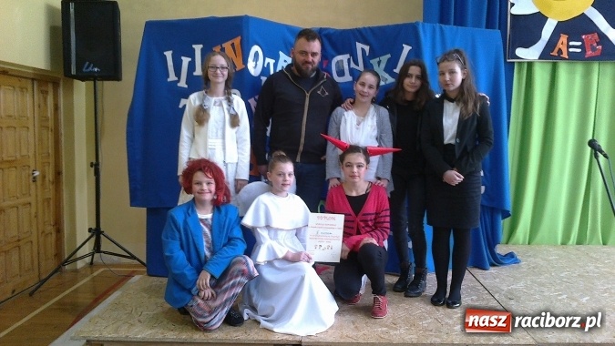 Zdjęcie w galerii na portalu naszraciborz.pl: Kabaret Młodych Panów docenił młodzież z Nędzy!  wiadomości z regionu