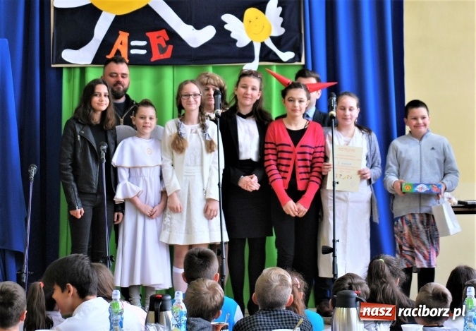 Zdjęcie w galerii na portalu naszraciborz.pl: Kabaret Młodych Panów docenił młodzież z Nędzy!  wiadomości z regionu