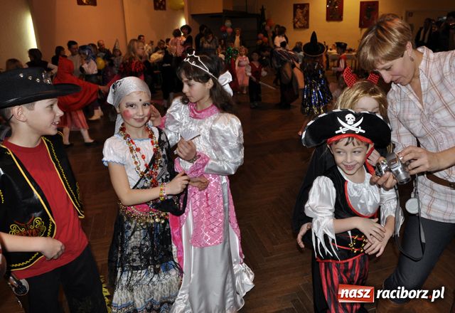 Zdjęcie w galerii na portalu naszraciborz.pl: Dziecięcy karnawał na wesoło wiadomości z regionu