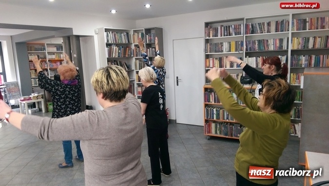 Zdjęcie w galerii na portalu naszraciborz.pl: Kwietniowe spotkanie w Klubie Przyjaciół Biblioteki na Ostrogu upłynęło pod znakiem ćwiczeń Tai Chi  wiadomości z regionu