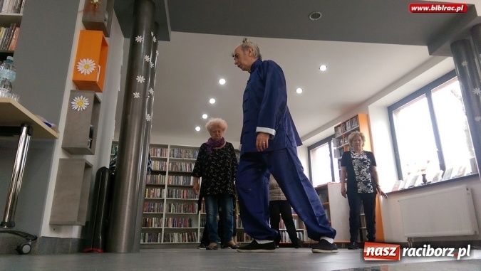 Zdjęcie w galerii na portalu naszraciborz.pl: Kwietniowe spotkanie w Klubie Przyjaciół Biblioteki na Ostrogu upłynęło pod znakiem ćwiczeń Tai Chi  wiadomości z regionu