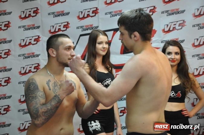 Zdjęcie w galerii na portalu naszraciborz.pl: Ważenie i prezentacja zawodników przed galą MMA w Raciborzu wiadomości z regionu