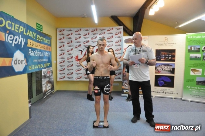 Zdjęcie w galerii na portalu naszraciborz.pl: Ważenie i prezentacja zawodników przed galą MMA w Raciborzu wiadomości z regionu