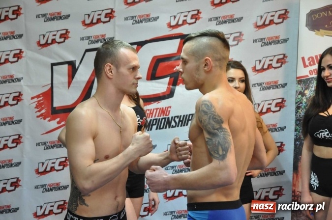 Zdjęcie w galerii na portalu naszraciborz.pl: Ważenie i prezentacja zawodników przed galą MMA w Raciborzu wiadomości z regionu