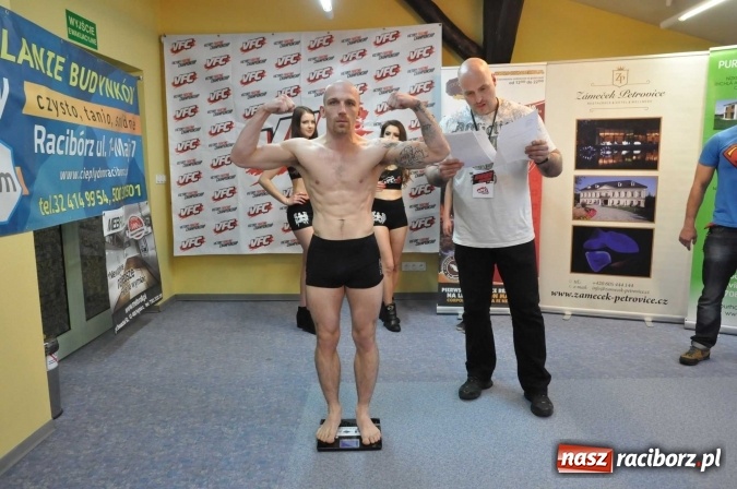 Zdjęcie w galerii na portalu naszraciborz.pl: Ważenie i prezentacja zawodników przed galą MMA w Raciborzu wiadomości z regionu
