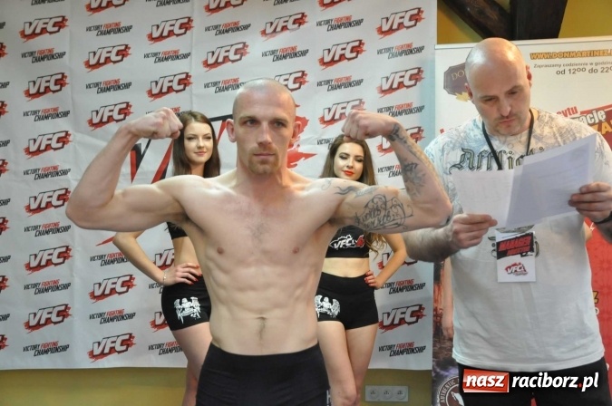 Zdjęcie w galerii na portalu naszraciborz.pl: Ważenie i prezentacja zawodników przed galą MMA w Raciborzu wiadomości z regionu