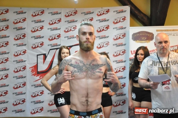 Zdjęcie w galerii na portalu naszraciborz.pl: Ważenie i prezentacja zawodników przed galą MMA w Raciborzu wiadomości z regionu