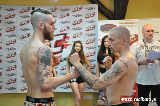 Zdjęcie w galerii na portalu naszraciborz.pl: Ważenie i prezentacja zawodników przed galą MMA w Raciborzu wiadomości z regionu
