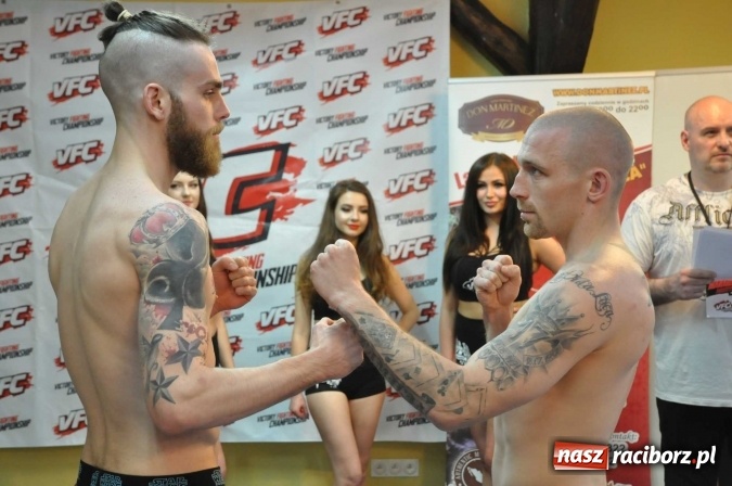 Zdjęcie w galerii na portalu naszraciborz.pl: Ważenie i prezentacja zawodników przed galą MMA w Raciborzu wiadomości z regionu