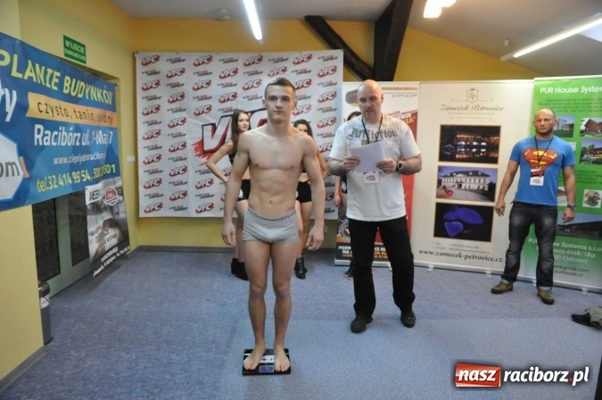 Zdjęcie w galerii na portalu naszraciborz.pl: Ważenie i prezentacja zawodników przed galą MMA w Raciborzu wiadomości z regionu