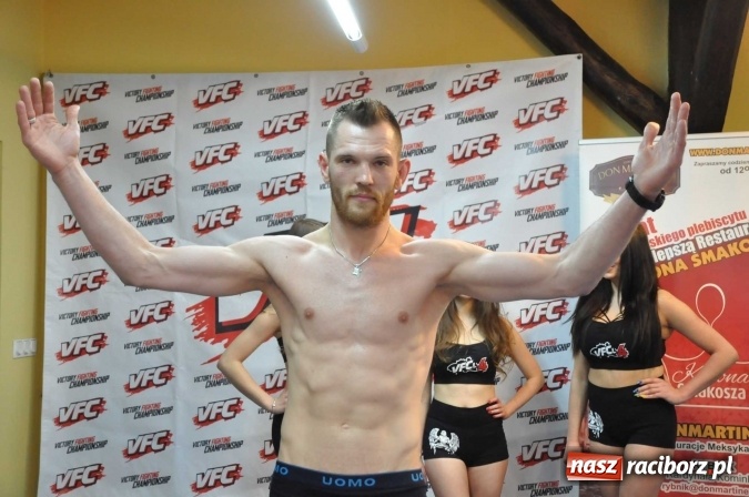 Zdjęcie w galerii na portalu naszraciborz.pl: Ważenie i prezentacja zawodników przed galą MMA w Raciborzu wiadomości z regionu