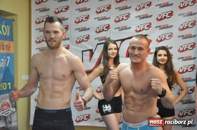 Zdjęcie w galerii na portalu naszraciborz.pl: Ważenie i prezentacja zawodników przed galą MMA w Raciborzu wiadomości z regionu