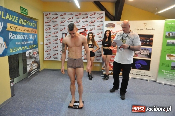 Zdjęcie w galerii na portalu naszraciborz.pl: Ważenie i prezentacja zawodników przed galą MMA w Raciborzu wiadomości z regionu