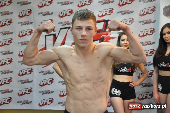 Zdjęcie w galerii na portalu naszraciborz.pl: Ważenie i prezentacja zawodników przed galą MMA w Raciborzu wiadomości z regionu