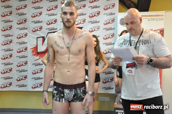 Zdjęcie w galerii na portalu naszraciborz.pl: Ważenie i prezentacja zawodników przed galą MMA w Raciborzu wiadomości z regionu