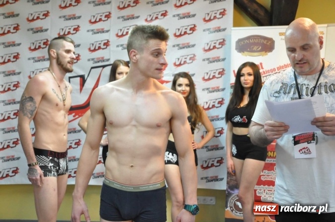 Zdjęcie w galerii na portalu naszraciborz.pl: Ważenie i prezentacja zawodników przed galą MMA w Raciborzu wiadomości z regionu