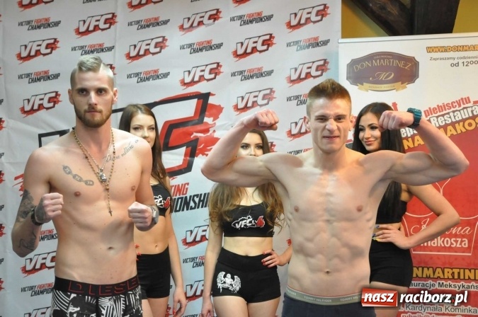 Zdjęcie w galerii na portalu naszraciborz.pl: Ważenie i prezentacja zawodników przed galą MMA w Raciborzu wiadomości z regionu