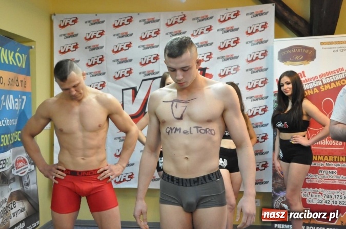 Zdjęcie w galerii na portalu naszraciborz.pl: Ważenie i prezentacja zawodników przed galą MMA w Raciborzu wiadomości z regionu
