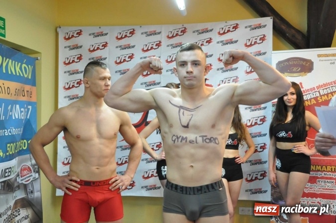 Zdjęcie w galerii na portalu naszraciborz.pl: Ważenie i prezentacja zawodników przed galą MMA w Raciborzu wiadomości z regionu