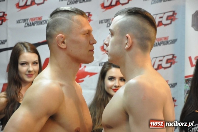 Zdjęcie w galerii na portalu naszraciborz.pl: Ważenie i prezentacja zawodników przed galą MMA w Raciborzu wiadomości z regionu