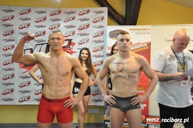 Zdjęcie w galerii na portalu naszraciborz.pl: Ważenie i prezentacja zawodników przed galą MMA w Raciborzu wiadomości z regionu