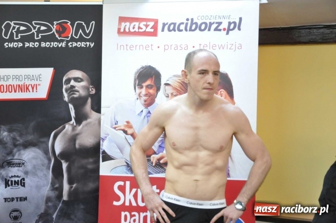 Zdjęcie w galerii na portalu naszraciborz.pl: Ważenie i prezentacja zawodników przed galą MMA w Raciborzu wiadomości z regionu
