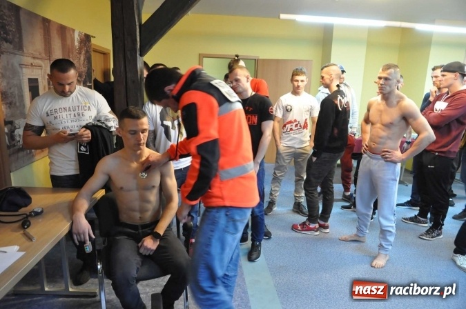Zdjęcie w galerii na portalu naszraciborz.pl: Ważenie i prezentacja zawodników przed galą MMA w Raciborzu wiadomości z regionu