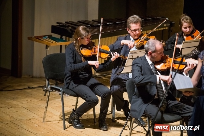 Zdjęcie w galerii na portalu naszraciborz.pl: Koncert wielkanocny w hołdzie św. Papieżowi Janowi Pawłowi II wiadomości z regionu
