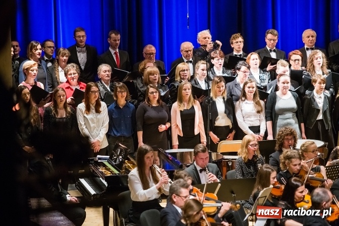 Zdjęcie w galerii na portalu naszraciborz.pl: Koncert wielkanocny w hołdzie św. Papieżowi Janowi Pawłowi II wiadomości z regionu