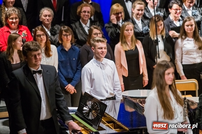 Zdjęcie w galerii na portalu naszraciborz.pl: Koncert wielkanocny w hołdzie św. Papieżowi Janowi Pawłowi II wiadomości z regionu