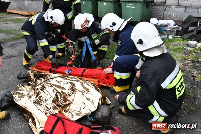 Zdjęcie w galerii na portalu naszraciborz.pl:  Strażacy ćwiczyli w Odlewni Rafamet wiadomości z regionu
