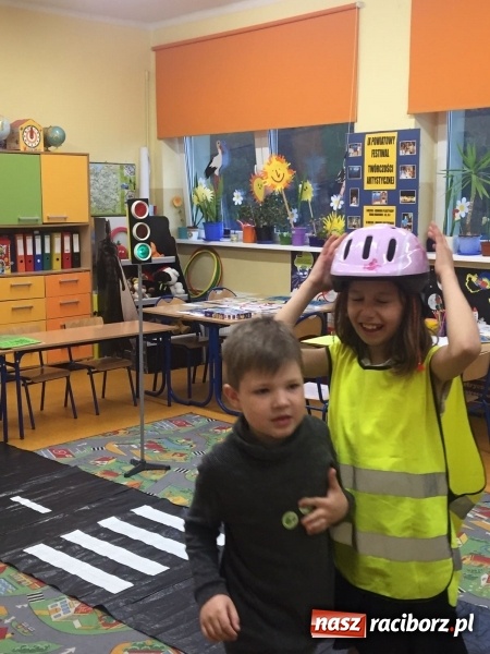 Zdjęcie w galerii na portalu naszraciborz.pl: Szkoła w Kuźni Raciborskiej pokazała klasę  wiadomości z regionu