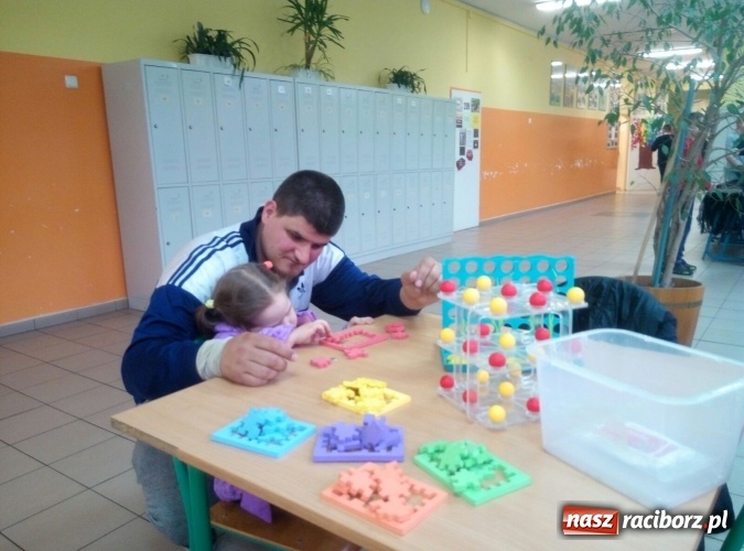 Zdjęcie w galerii na portalu naszraciborz.pl: Szkoła w Kuźni Raciborskiej pokazała klasę  wiadomości z regionu