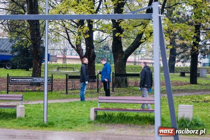 Zdjęcie w galerii na portalu naszraciborz.pl: Rozpoczęło się ratowanie plaży miejskiej przy zamku. Woda wdziera się na bulwary nadodrzańskie FOTO wiadomości z regionu