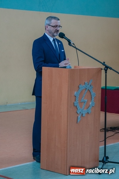 Zdjęcie w galerii na portalu naszraciborz.pl: Uroczystość wręczenia świadectw klasom maturalnym w CKZiU nr 2 wiadomości z regionu