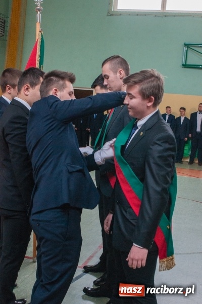 Zdjęcie w galerii na portalu naszraciborz.pl: Uroczystość wręczenia świadectw klasom maturalnym w CKZiU nr 2 wiadomości z regionu