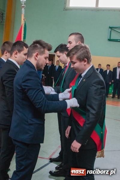 Zdjęcie w galerii na portalu naszraciborz.pl: Uroczystość wręczenia świadectw klasom maturalnym w CKZiU nr 2 wiadomości z regionu