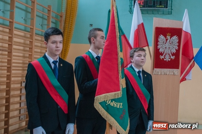 Zdjęcie w galerii na portalu naszraciborz.pl: Uroczystość wręczenia świadectw klasom maturalnym w CKZiU nr 2 wiadomości z regionu