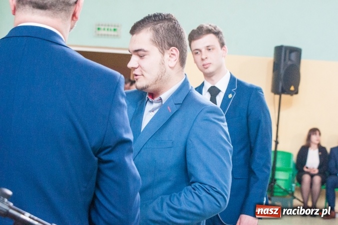 Zdjęcie w galerii na portalu naszraciborz.pl: Uroczystość wręczenia świadectw klasom maturalnym w CKZiU nr 2 wiadomości z regionu