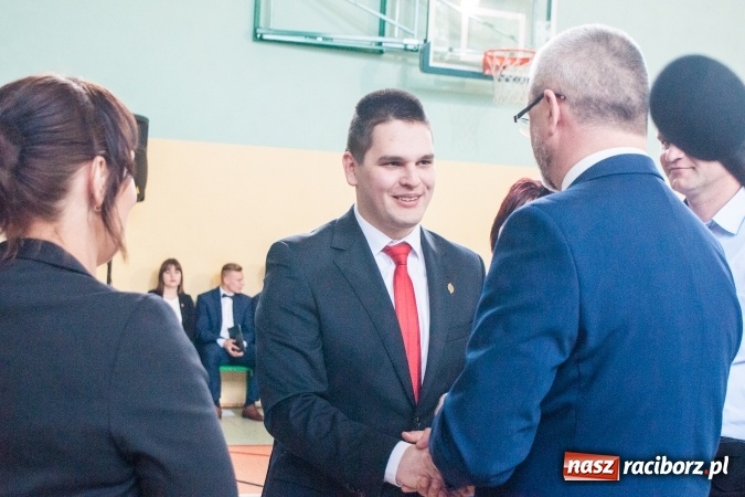 Zdjęcie w galerii na portalu naszraciborz.pl: Uroczystość wręczenia świadectw klasom maturalnym w CKZiU nr 2 wiadomości z regionu
