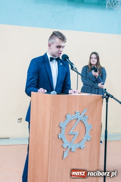 Zdjęcie w galerii na portalu naszraciborz.pl: Uroczystość wręczenia świadectw klasom maturalnym w CKZiU nr 2 wiadomości z regionu