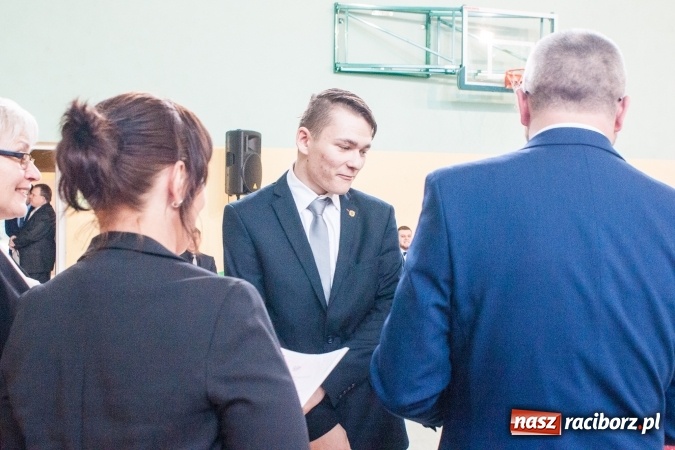 Zdjęcie w galerii na portalu naszraciborz.pl: Uroczystość wręczenia świadectw klasom maturalnym w CKZiU nr 2 wiadomości z regionu