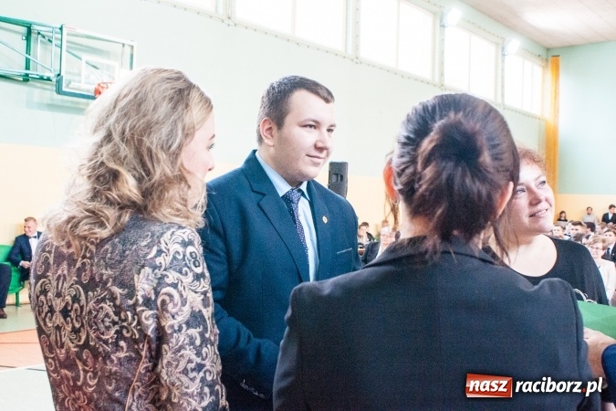 Zdjęcie w galerii na portalu naszraciborz.pl: Uroczystość wręczenia świadectw klasom maturalnym w CKZiU nr 2 wiadomości z regionu