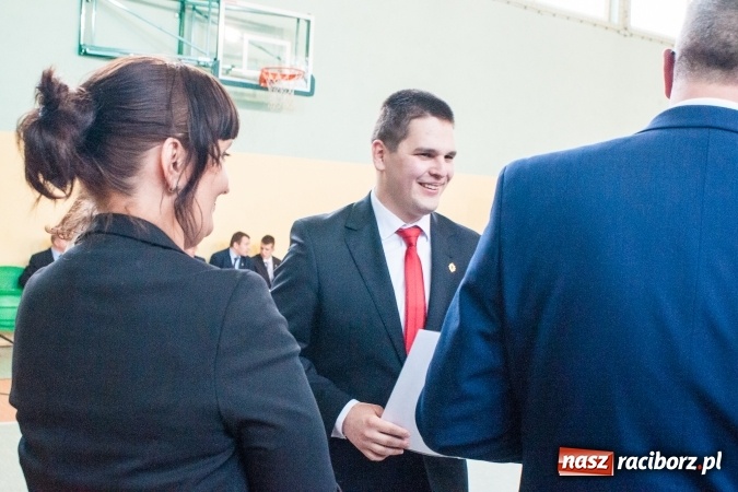 Zdjęcie w galerii na portalu naszraciborz.pl: Uroczystość wręczenia świadectw klasom maturalnym w CKZiU nr 2 wiadomości z regionu