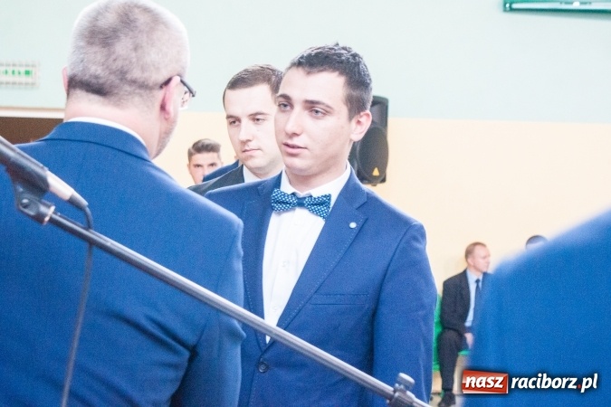 Zdjęcie w galerii na portalu naszraciborz.pl: Uroczystość wręczenia świadectw klasom maturalnym w CKZiU nr 2 wiadomości z regionu